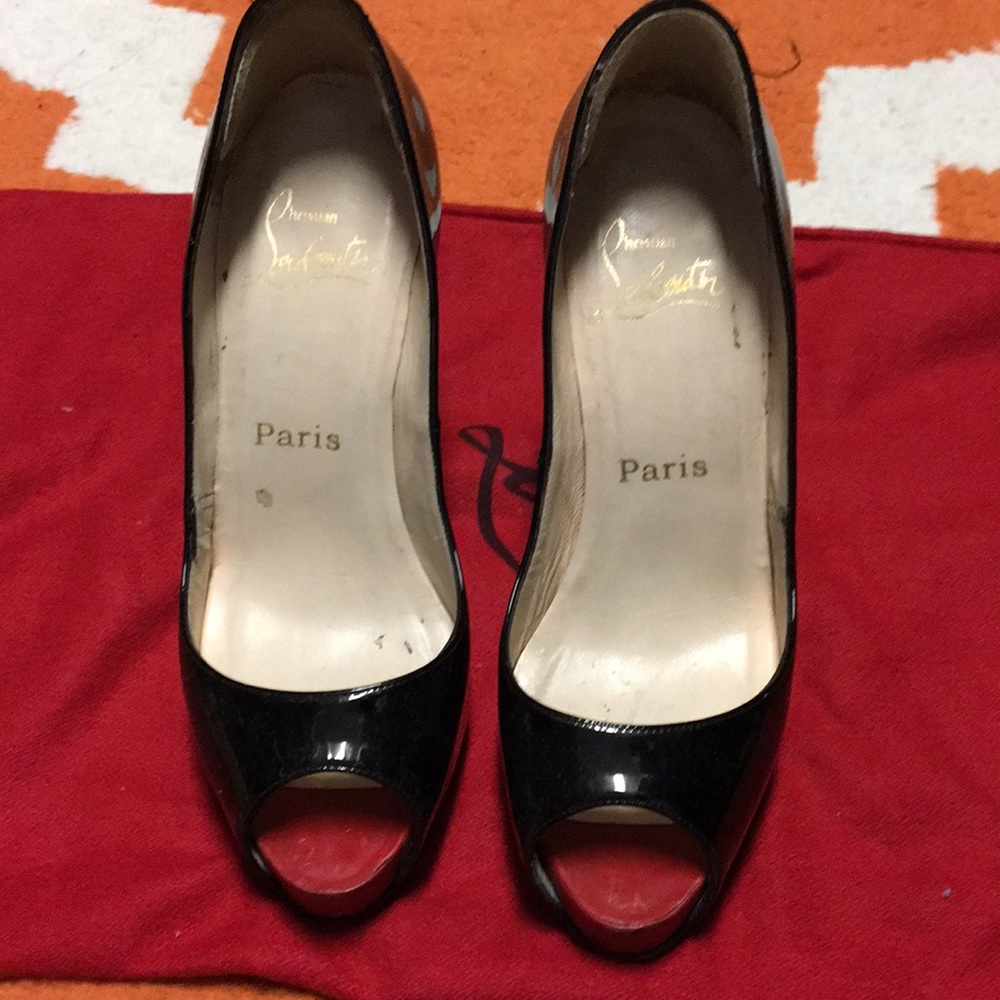 Authentic Christian Louboutin Very Prive Pump